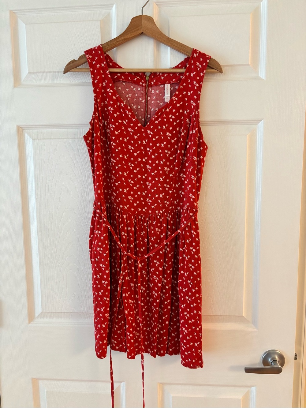 Red Sleeveless V-Neck Star Print Dress with POCKETS